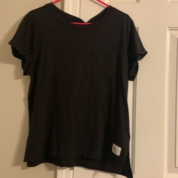 COPY - NWT Calvin Klein Jeans pocket tee rolled sleeves slit on bottom sides - Picture 2 of 11